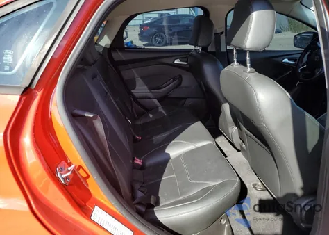 2016 Ford Focus Se z USA, uszkodzony, nr VIN 1FADP3F24GL345974